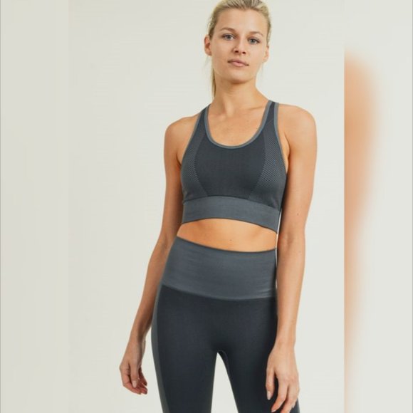 Chevron Track Seamless Hybrid Racerback Sports Bra - Picture 6 of 8